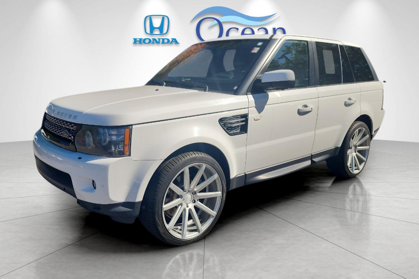 Used 2013 Fuji White Land Rover HSE image 7