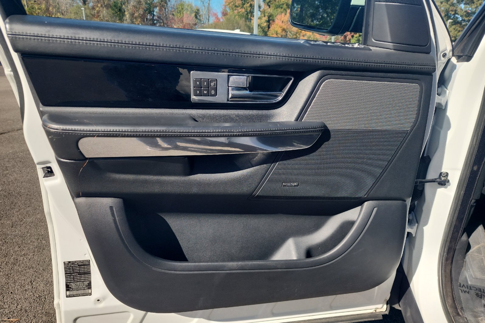 Used 2013 Fuji White Land Rover HSE image 12