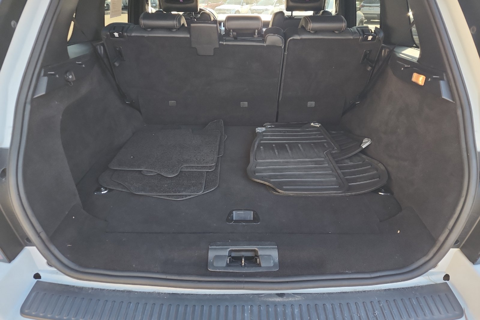 Used 2013 Fuji White Land Rover HSE image 18