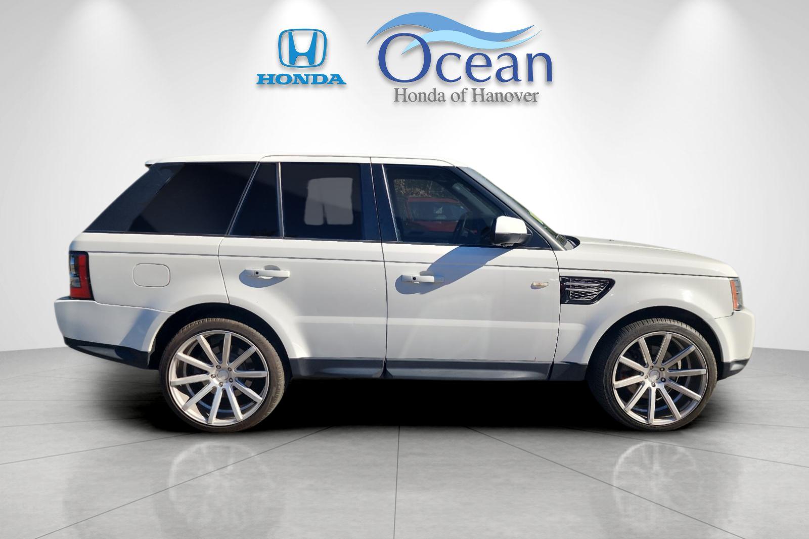 Used 2013 Fuji White Land Rover HSE image 2