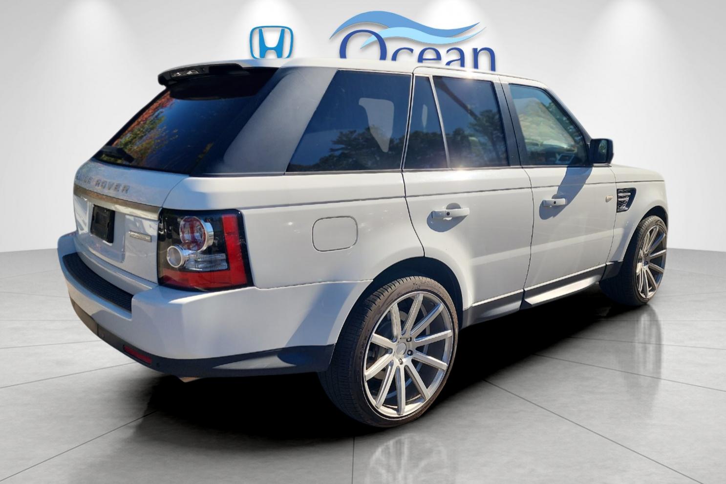 Used 2013 Fuji White Land Rover HSE image 3