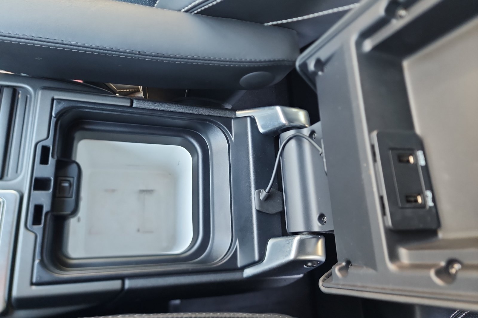 Used 2013 Fuji White Land Rover HSE image 33