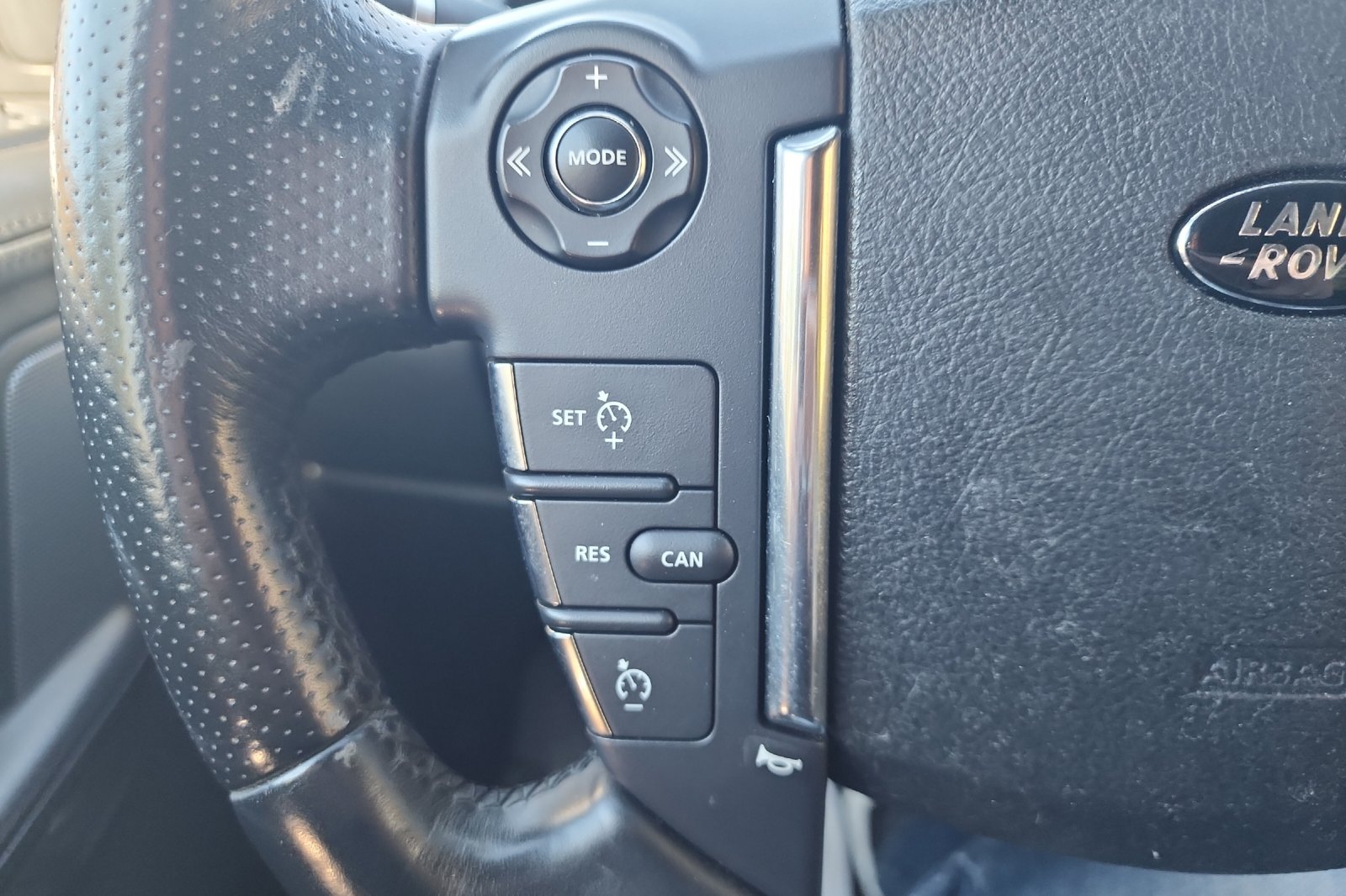 Used 2013 Fuji White Land Rover HSE image 34
