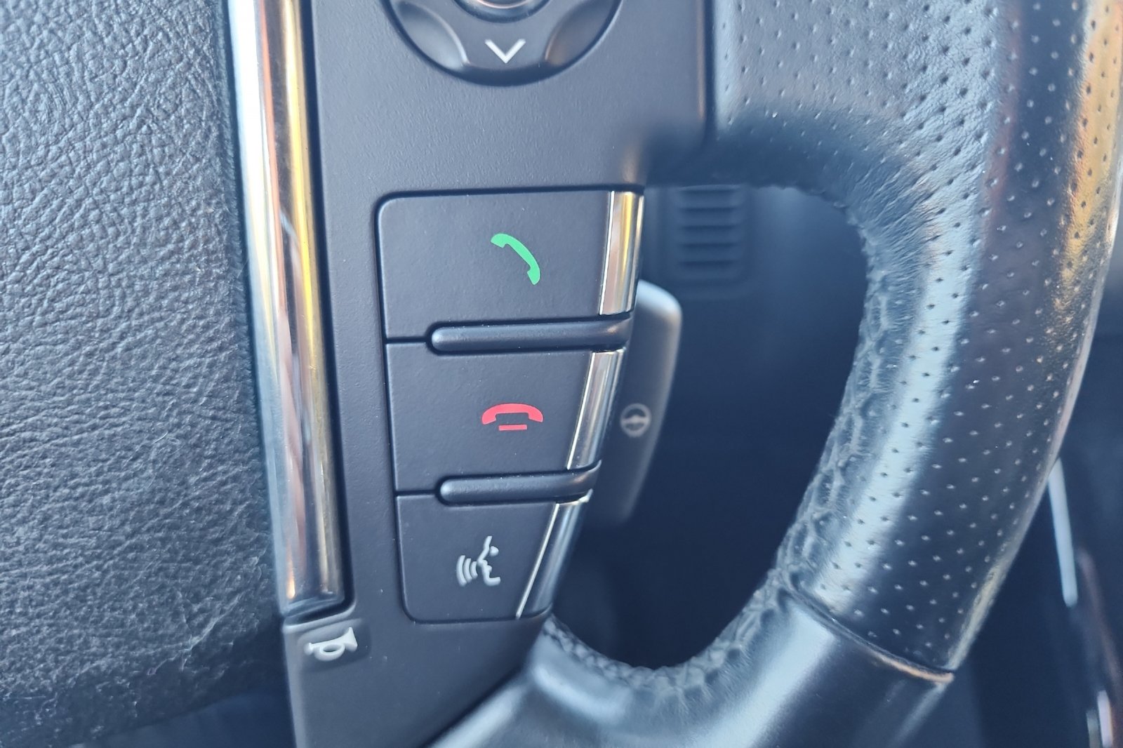 Used 2013 Fuji White Land Rover HSE image 35