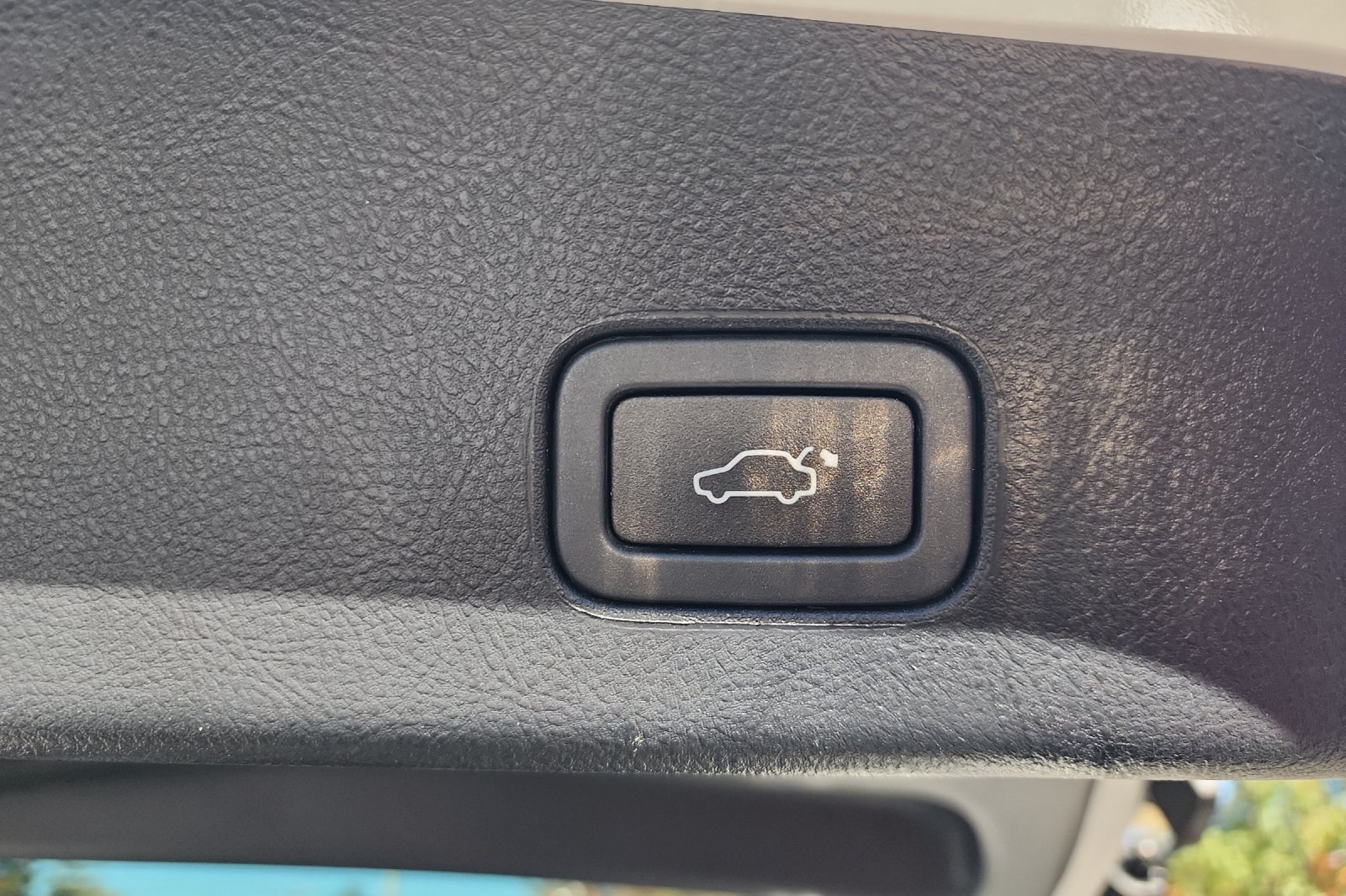 Used 2013 Fuji White Land Rover HSE image 37