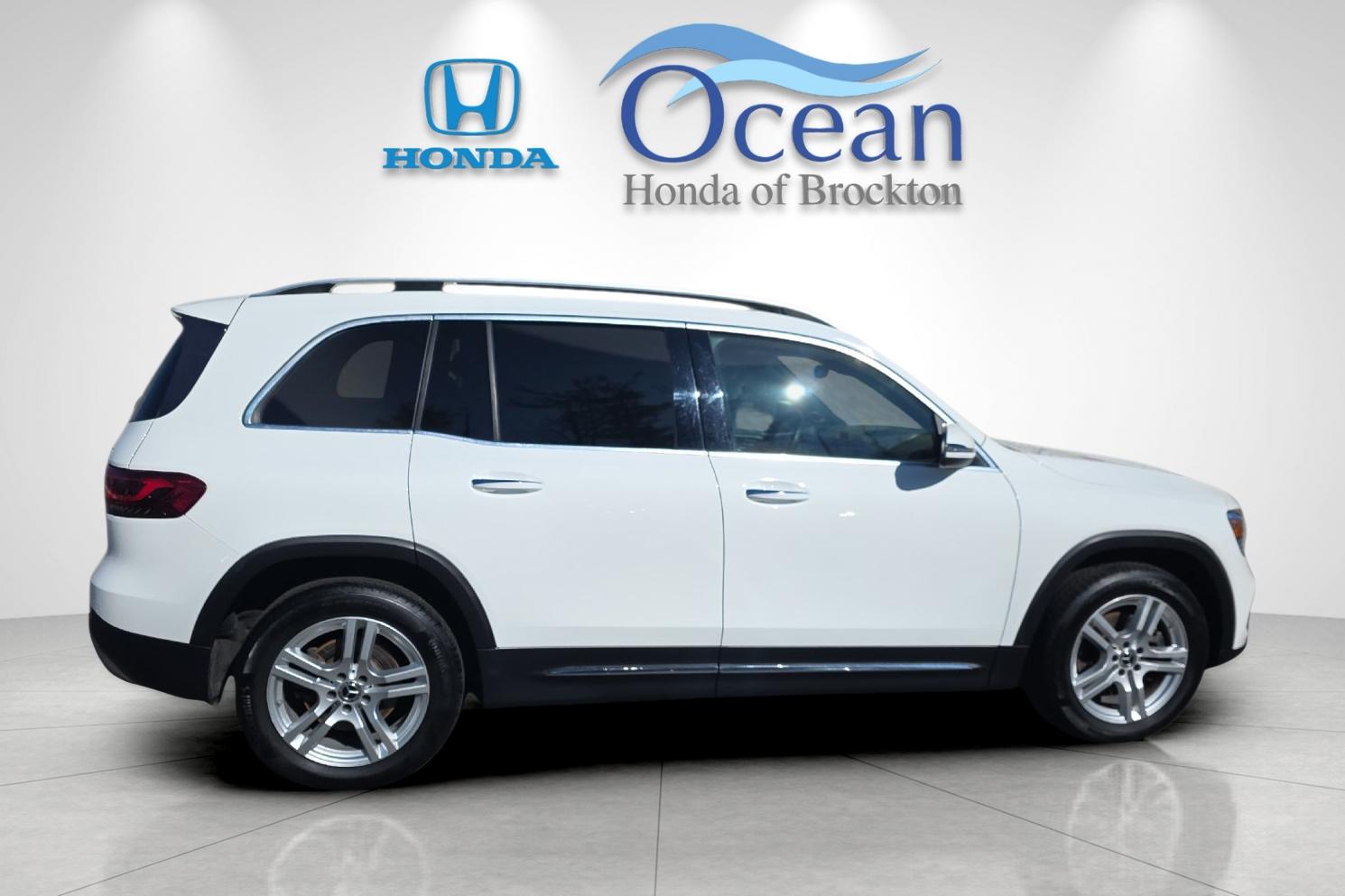 Used 2021 Digital White Metallic Mercedes-Benz GLB 250 image 2