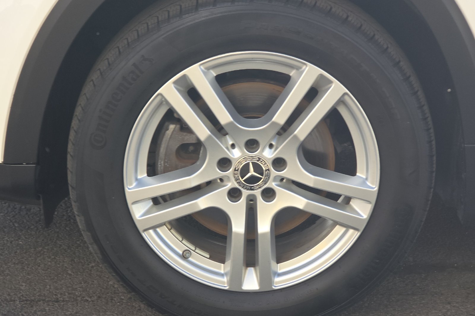 Used 2021 Digital White Metallic Mercedes-Benz GLB 250 image 25