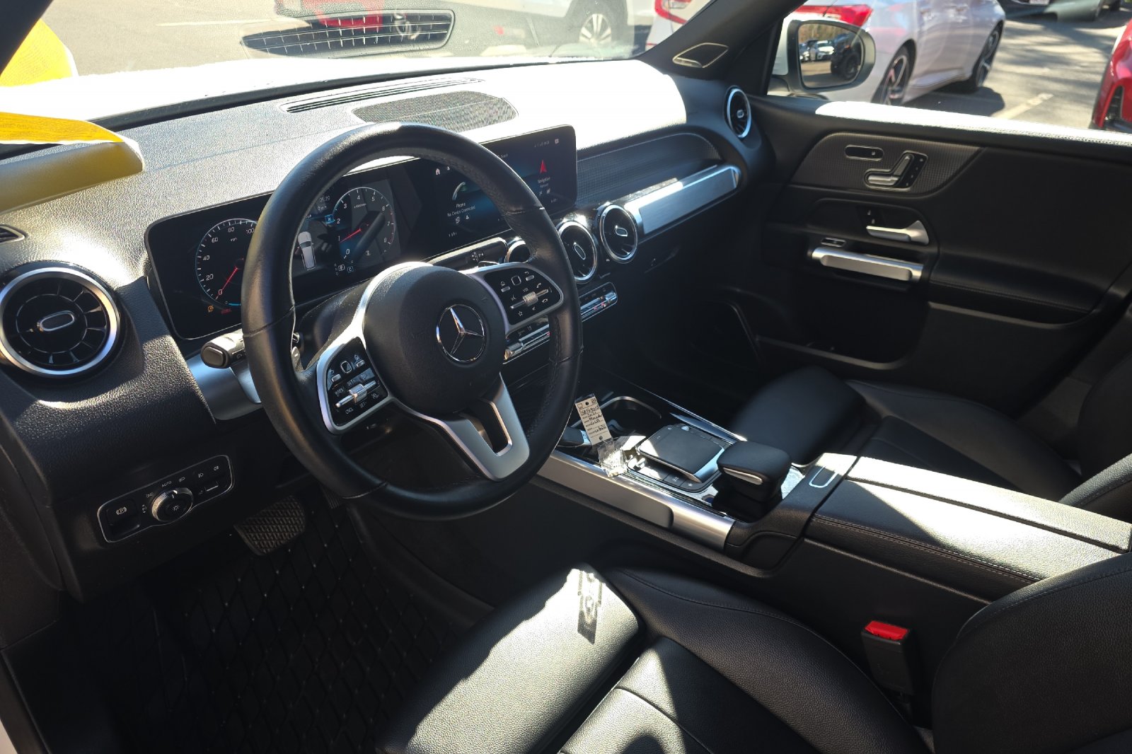 Used 2021 Digital White Metallic Mercedes-Benz GLB 250 image 11