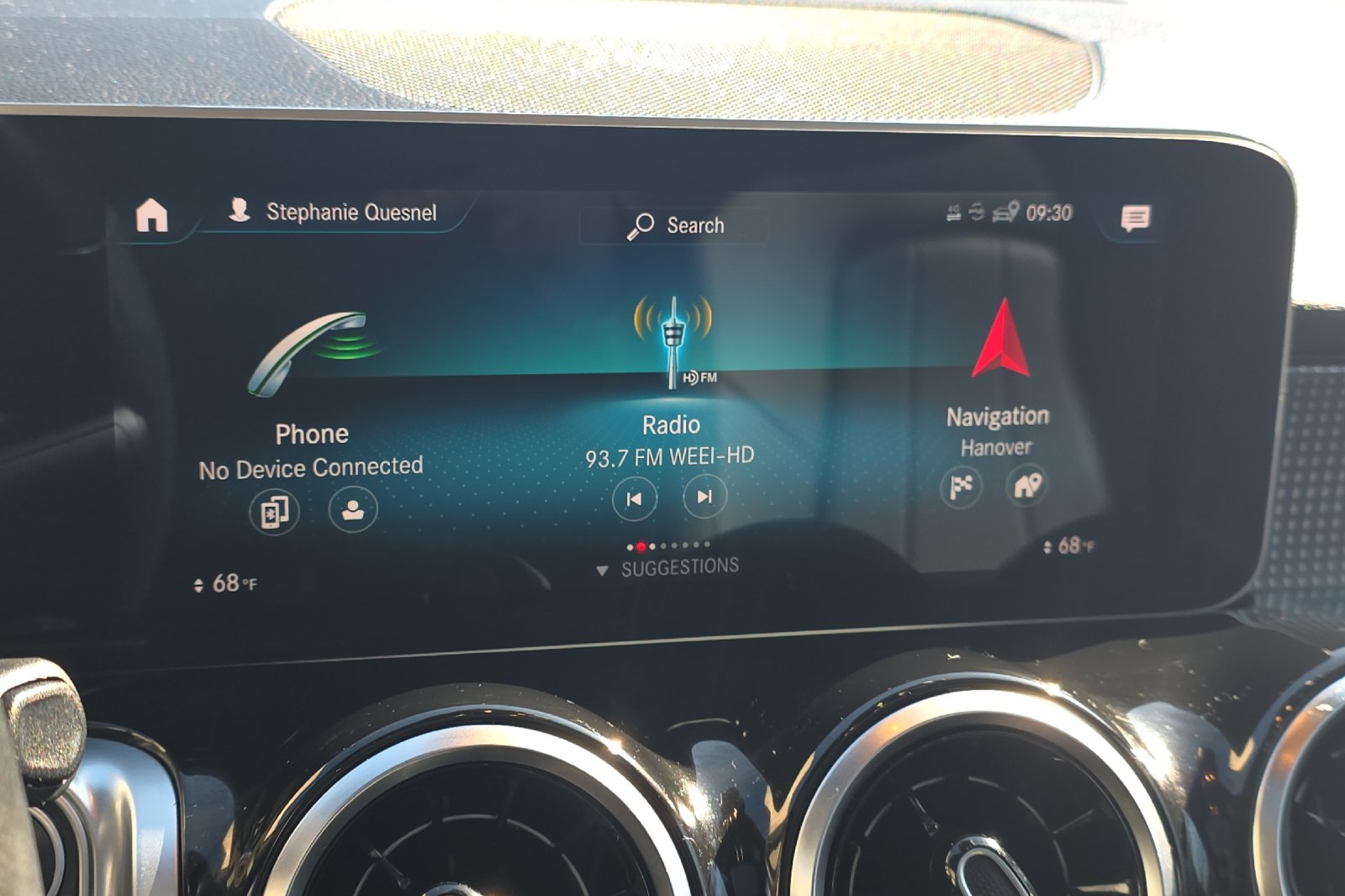 Used 2021 Digital White Metallic Mercedes-Benz GLB 250 image 19