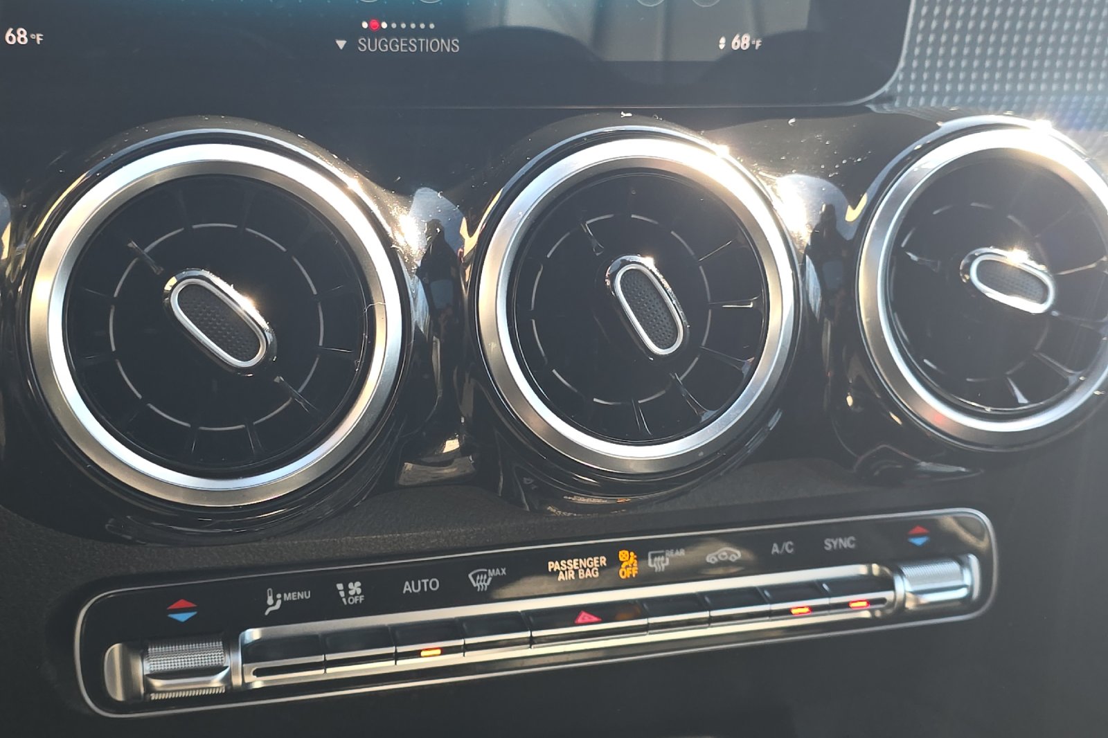 Used 2021 Digital White Metallic Mercedes-Benz GLB 250 image 21