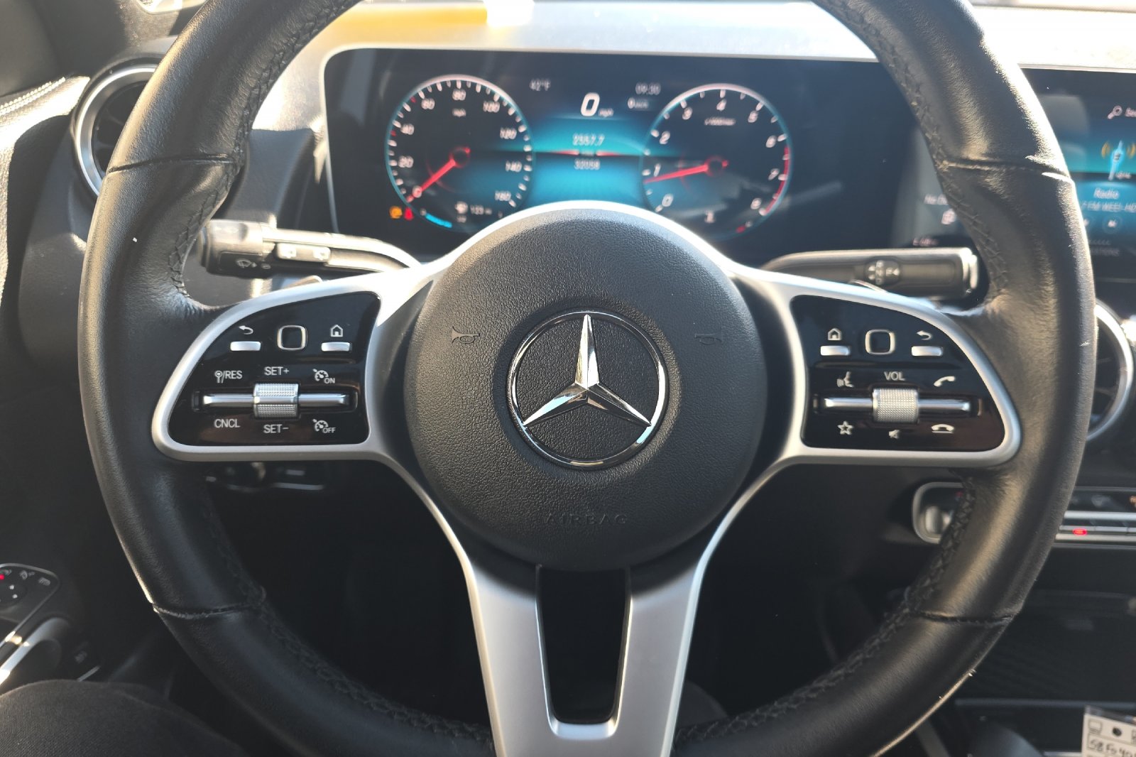 Used 2021 Digital White Metallic Mercedes-Benz GLB 250 image 23