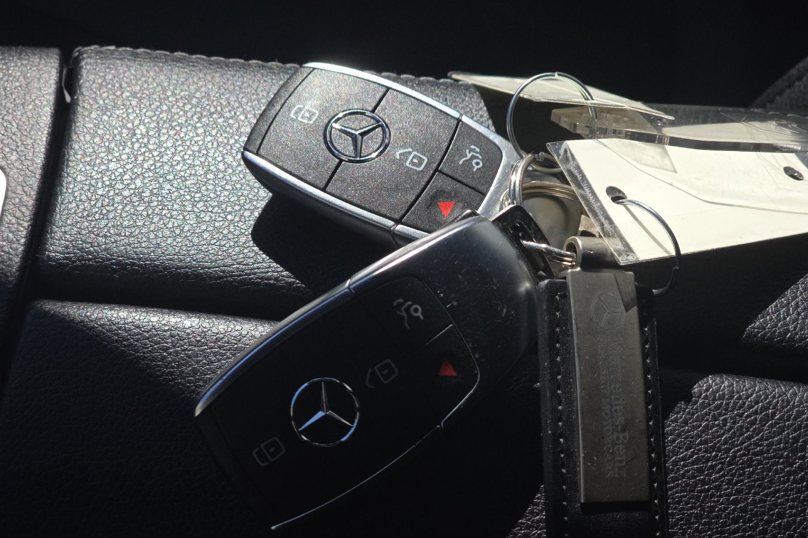 Used 2021 Digital White Metallic Mercedes-Benz GLB 250 image 9