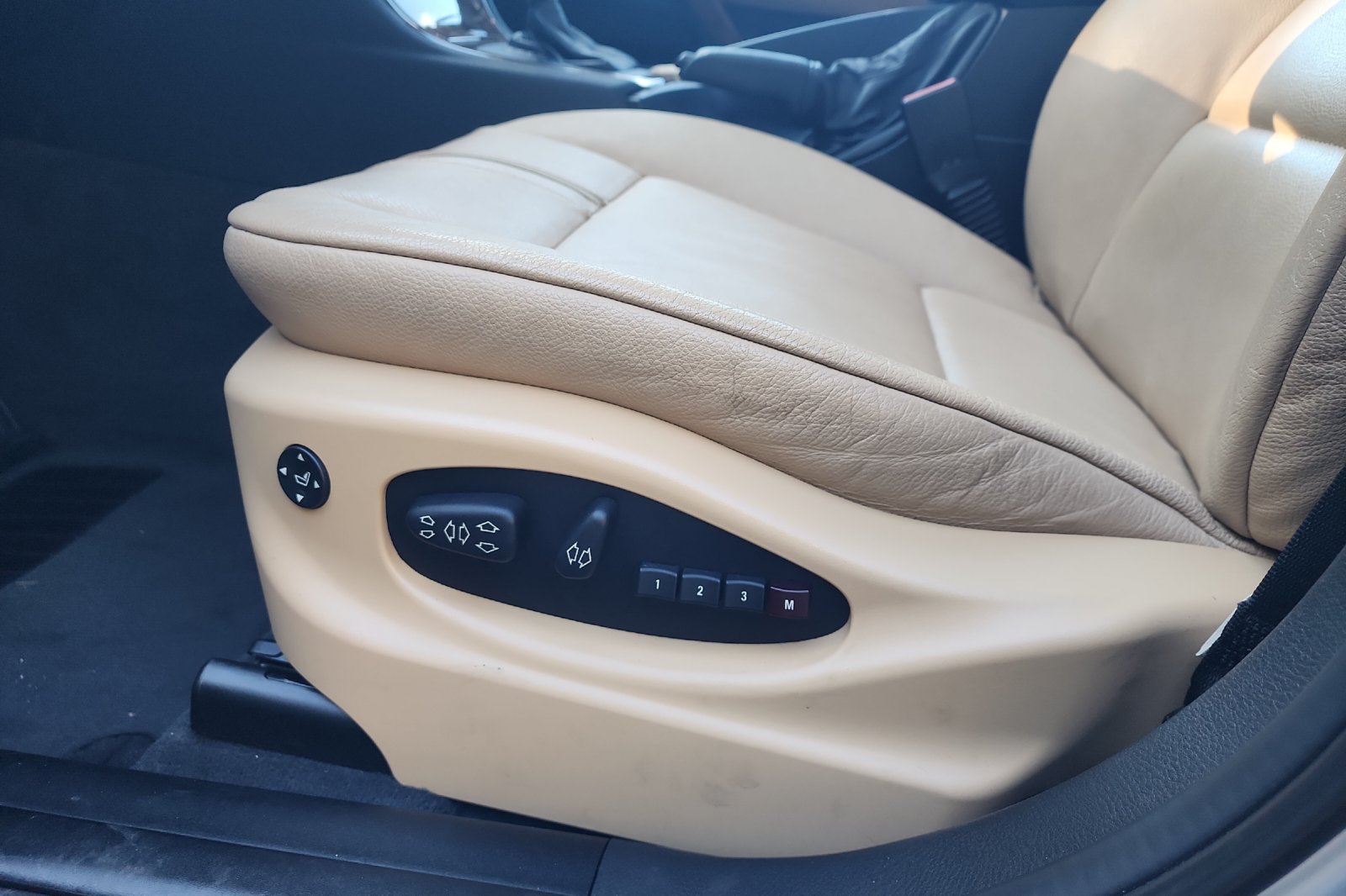 Used 2008 Titanium Silver Metallic BMW 3.0si image 13