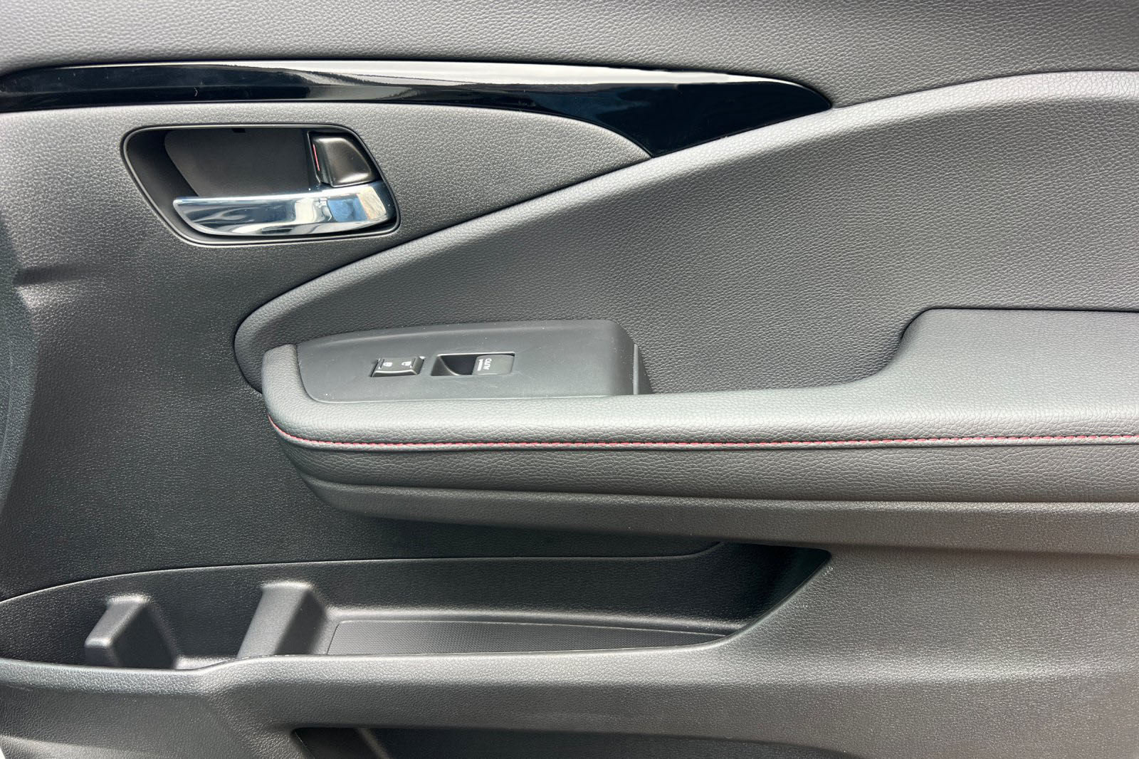 New 2026 Platinum White Pearl Honda Black Edition image 19