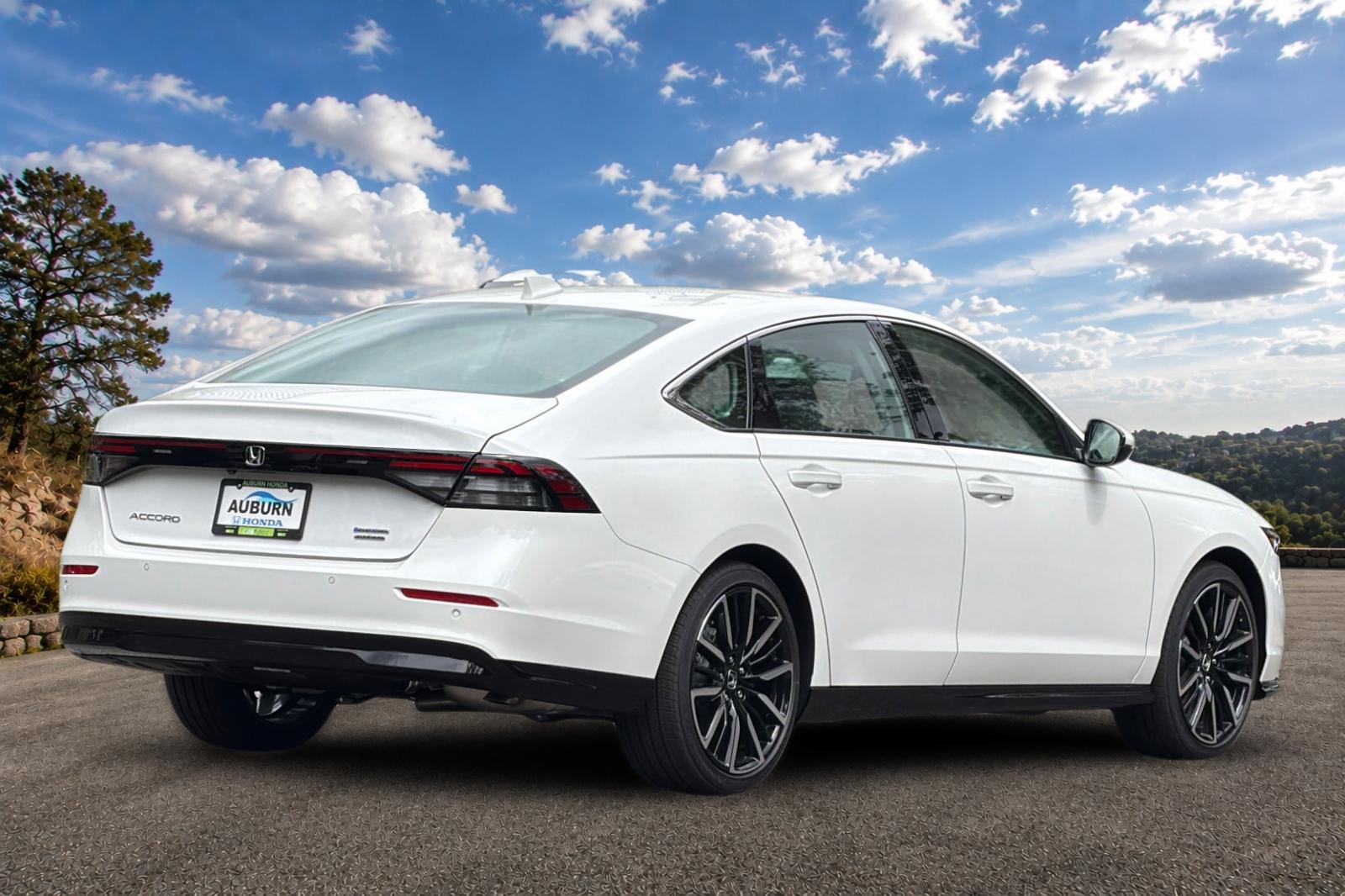New 2026 Platinum White Pearl Honda Touring image 4