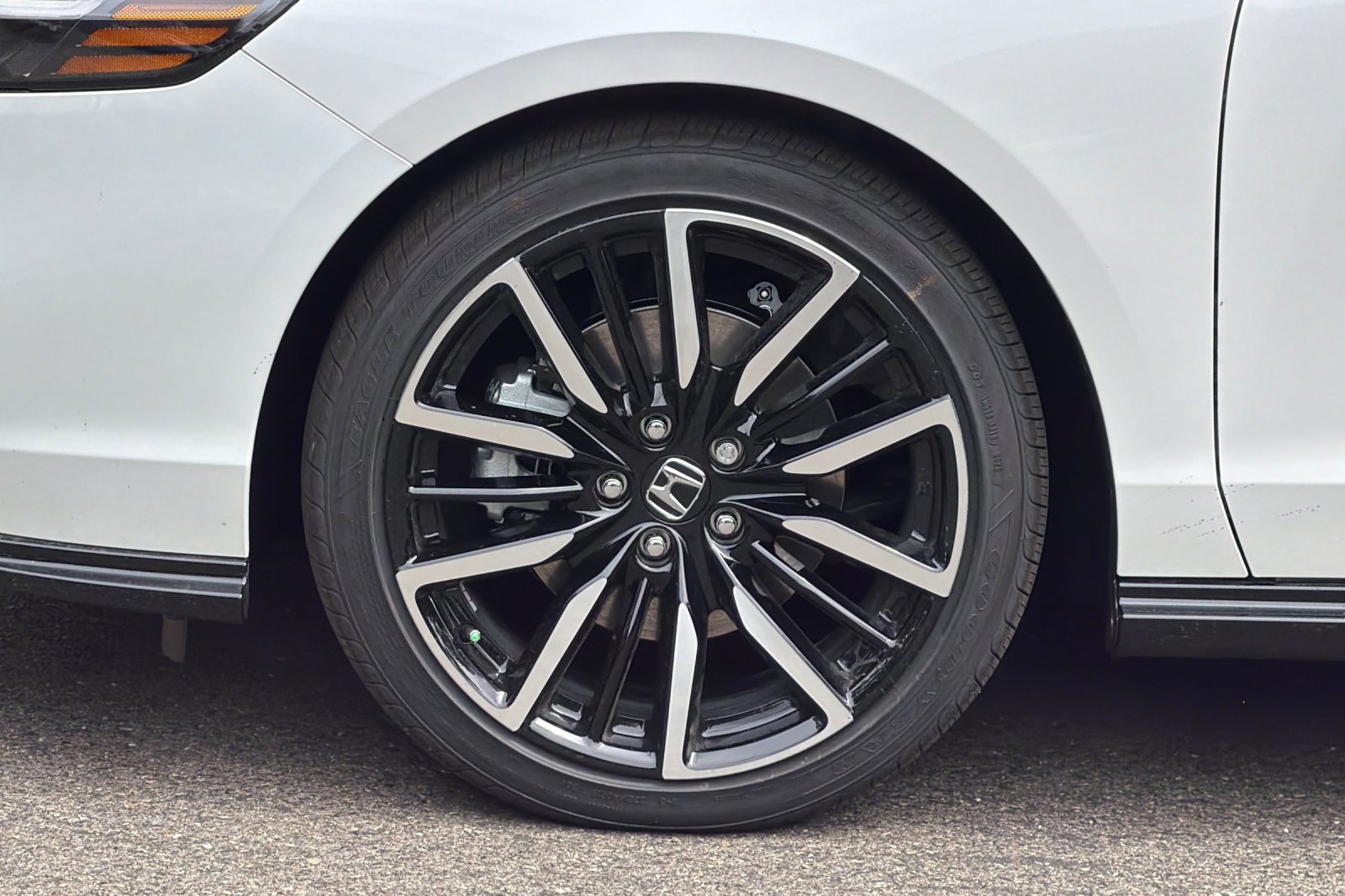 New 2026 Platinum White Pearl Honda Touring image 32