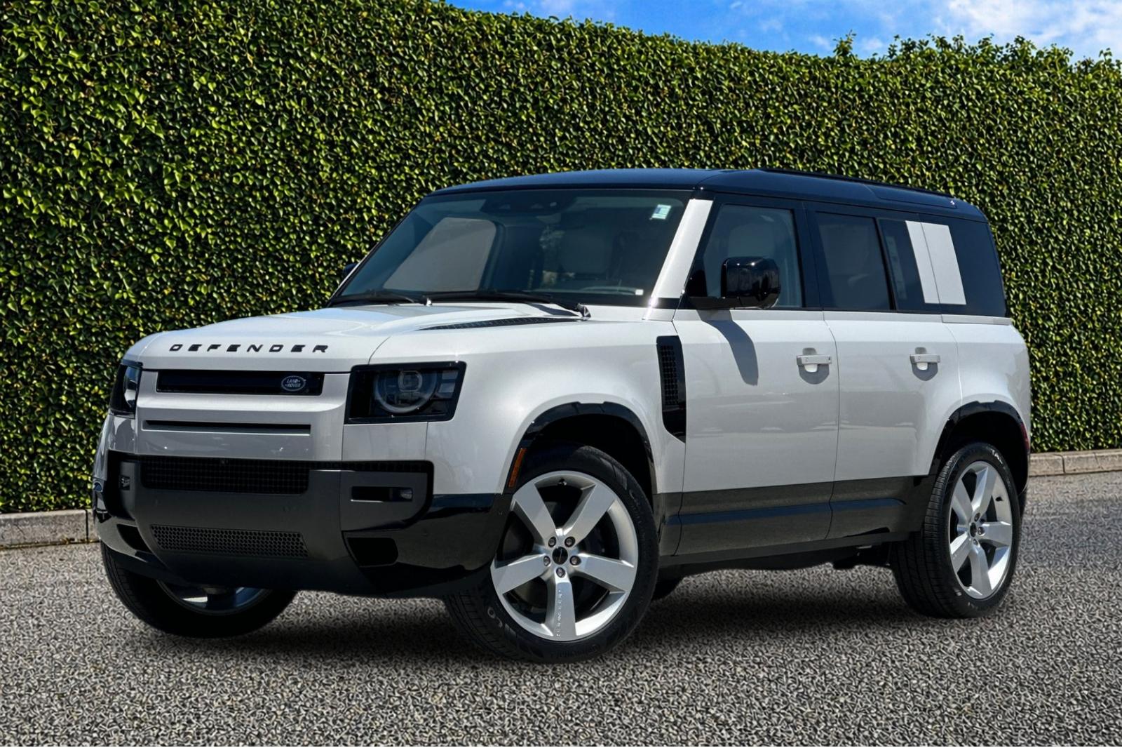 2026 Land Rover Defender 110 X-Dynamic SE P400's photo