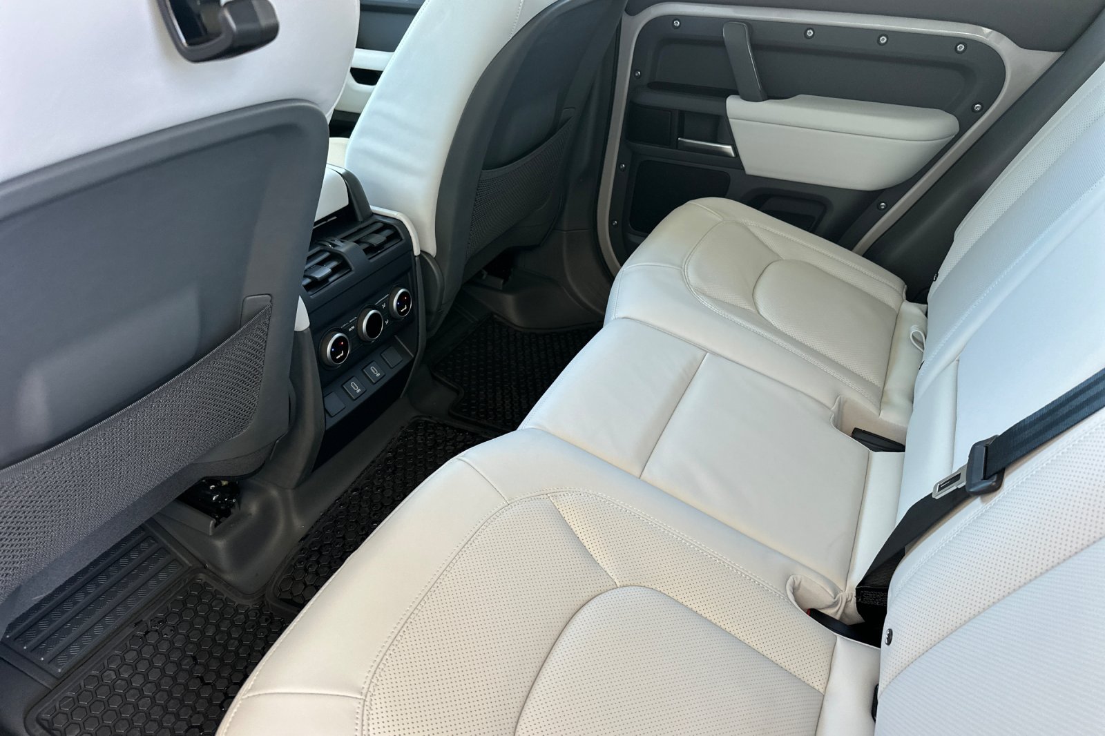 New 2026 Borasco Grey Land Rover X-Dynamic SE image 12