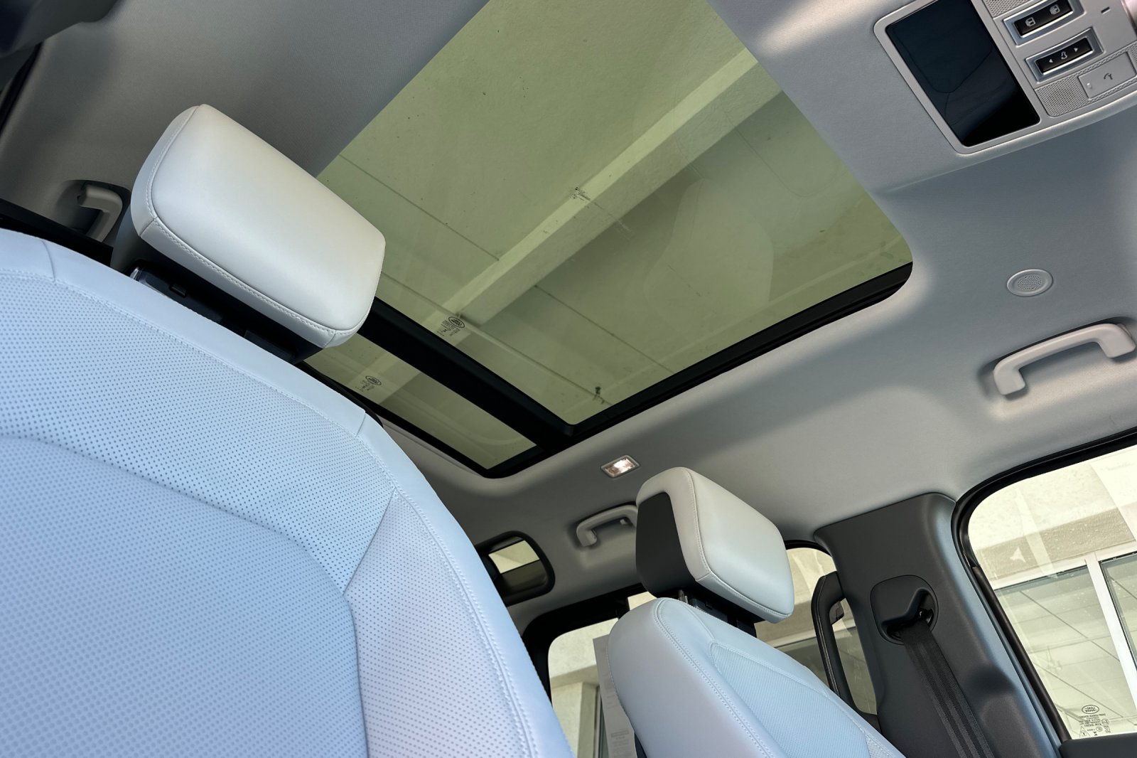 New 2026 Borasco Grey Land Rover X-Dynamic SE image 17