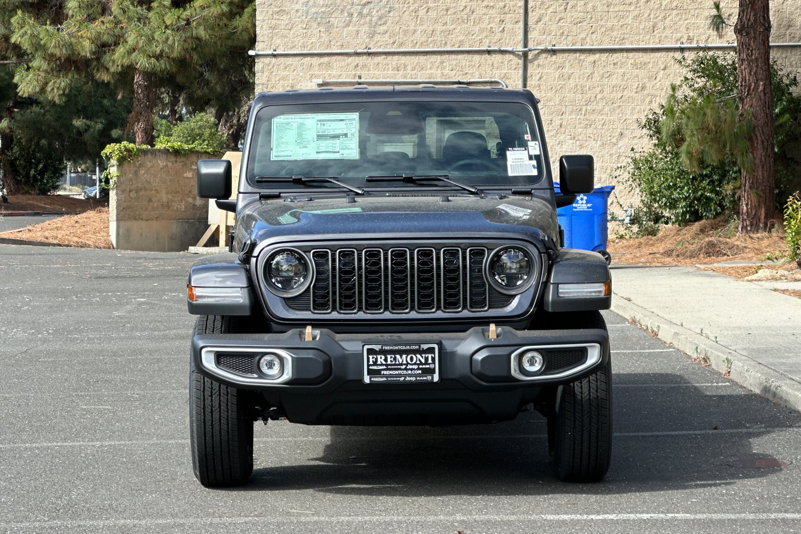 New 2026 Granite Crystal Metallic Clearcoat Jeep 85th Anniversary Edition image 8