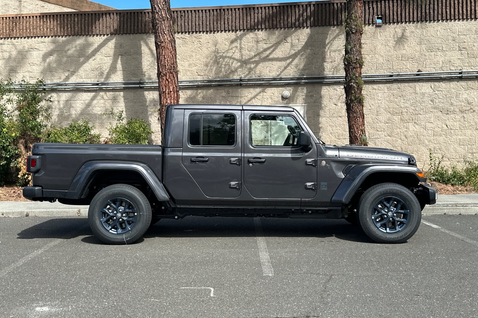 New 2026 Granite Crystal Metallic Clearcoat Jeep 85th Anniversary Edition image 2