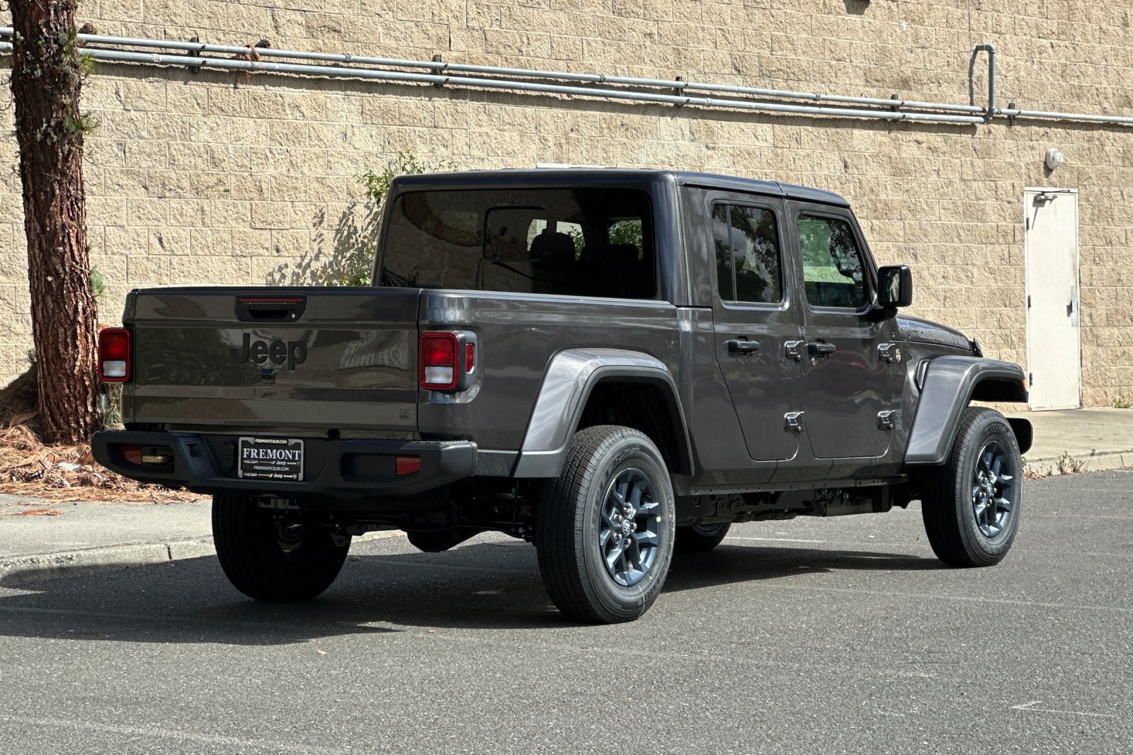 New 2026 Granite Crystal Metallic Clearcoat Jeep 85th Anniversary Edition image 3