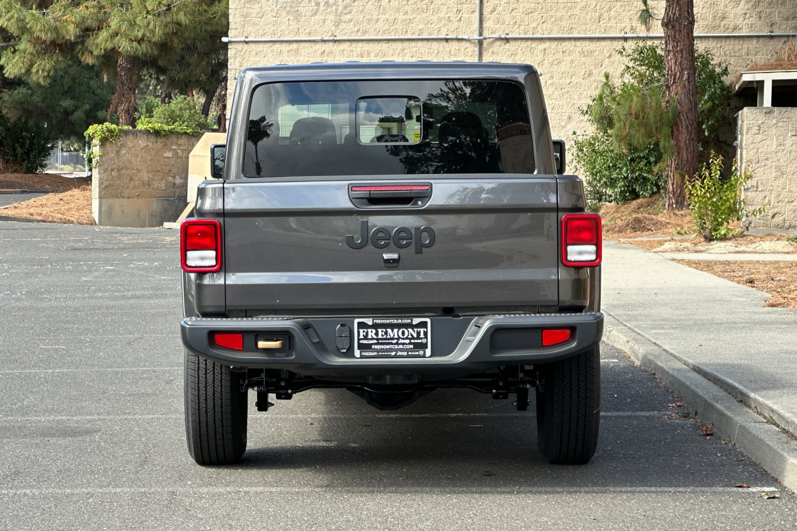 New 2026 Granite Crystal Metallic Clearcoat Jeep 85th Anniversary Edition image 4