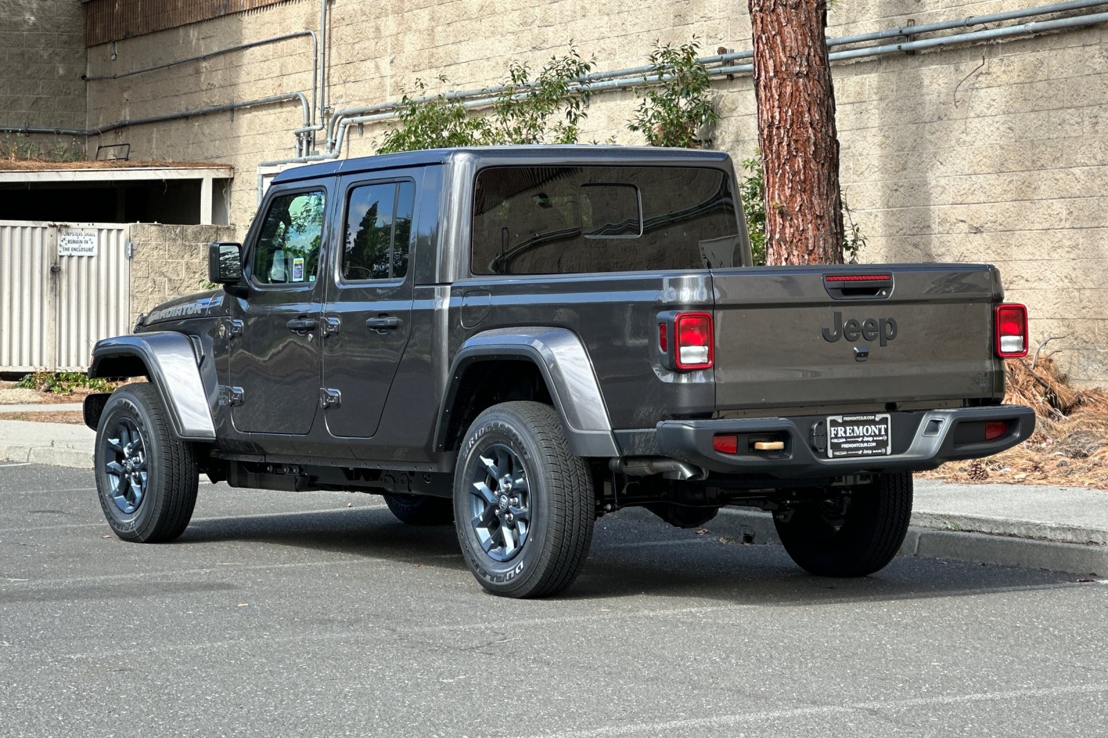New 2026 Granite Crystal Metallic Clearcoat Jeep 85th Anniversary Edition image 5