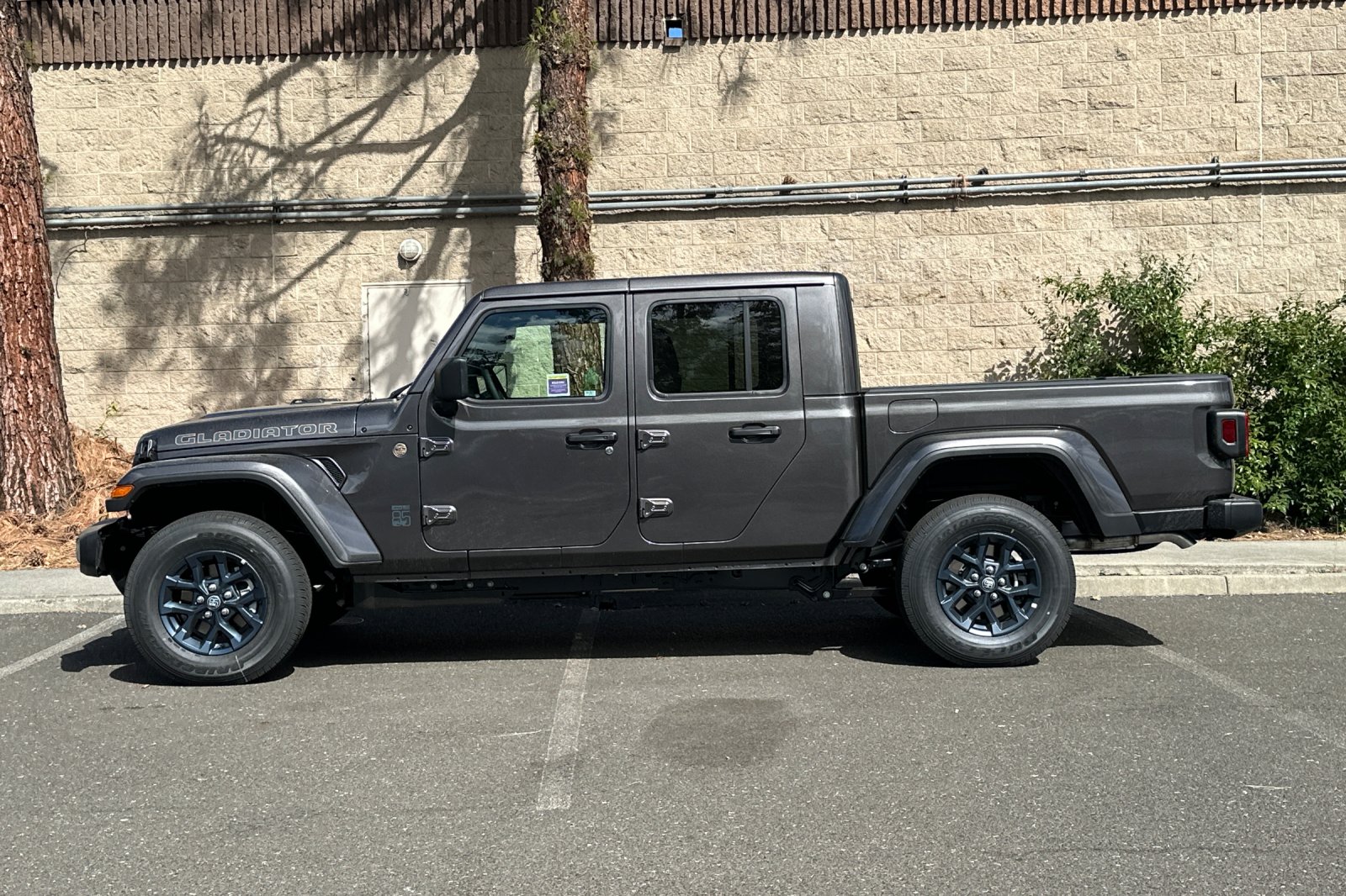 New 2026 Granite Crystal Metallic Clearcoat Jeep 85th Anniversary Edition image 6