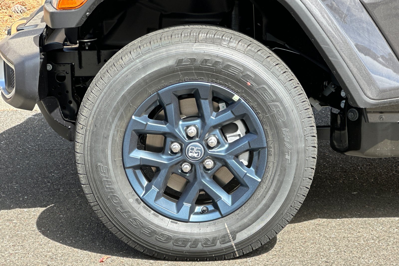 New 2026 Granite Crystal Metallic Clearcoat Jeep 85th Anniversary Edition image 24