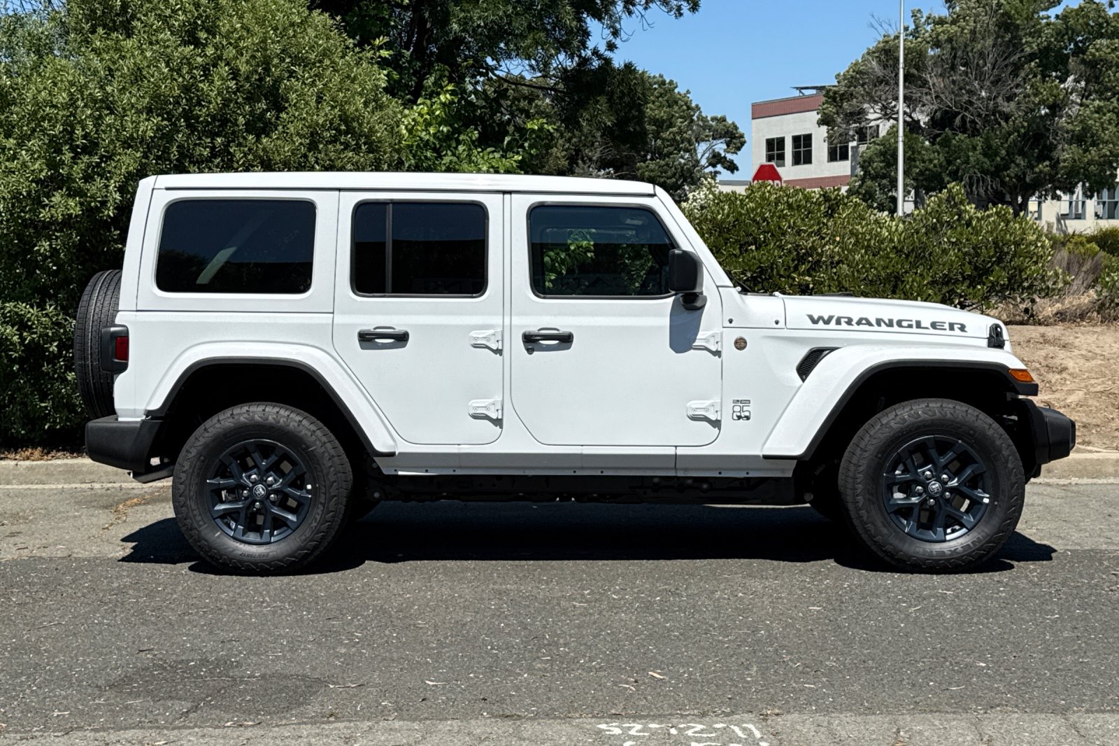 New 2026 Bright White Clear-Coat Exterior Paint Jeep 85th Anniversary Edition image 2