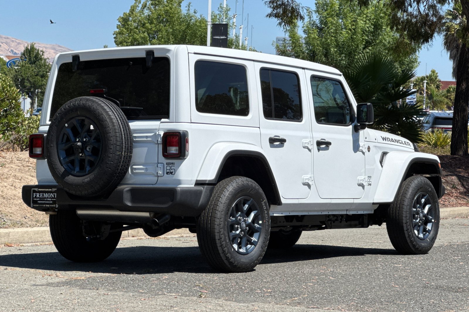 New 2026 Bright White Clear-Coat Exterior Paint Jeep 85th Anniversary Edition image 3