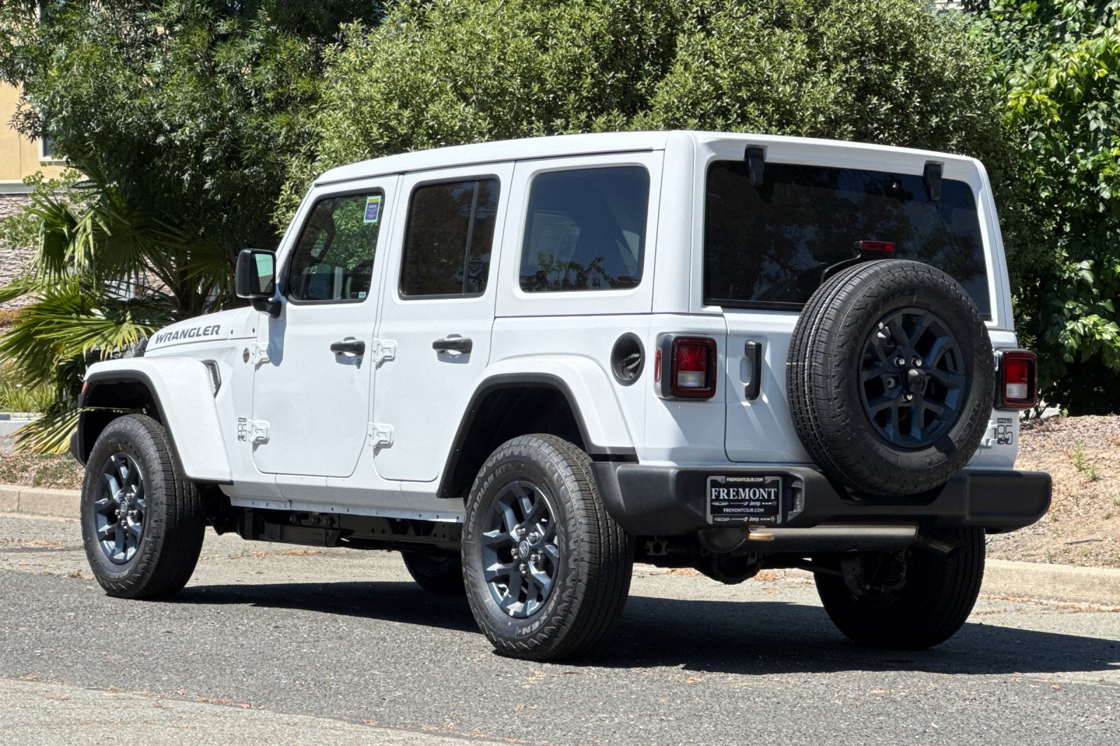 New 2026 Bright White Clear-Coat Exterior Paint Jeep 85th Anniversary Edition image 5