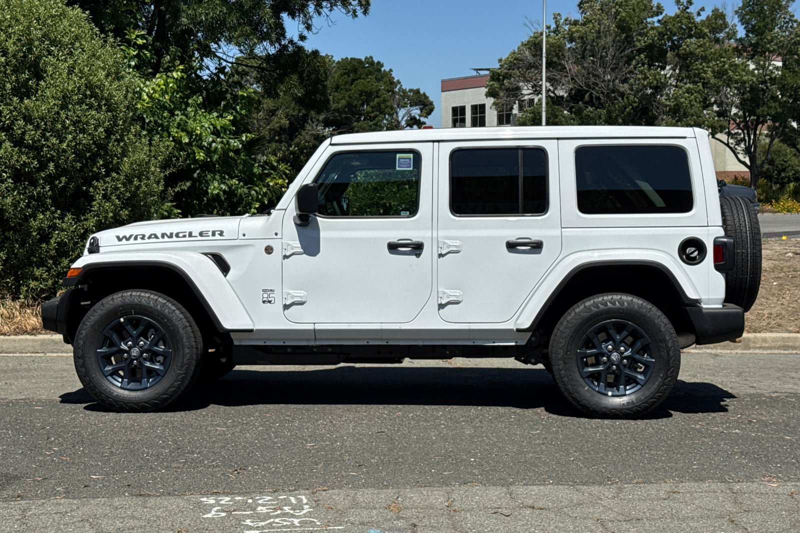 New 2026 Bright White Clear-Coat Exterior Paint Jeep 85th Anniversary Edition image 6