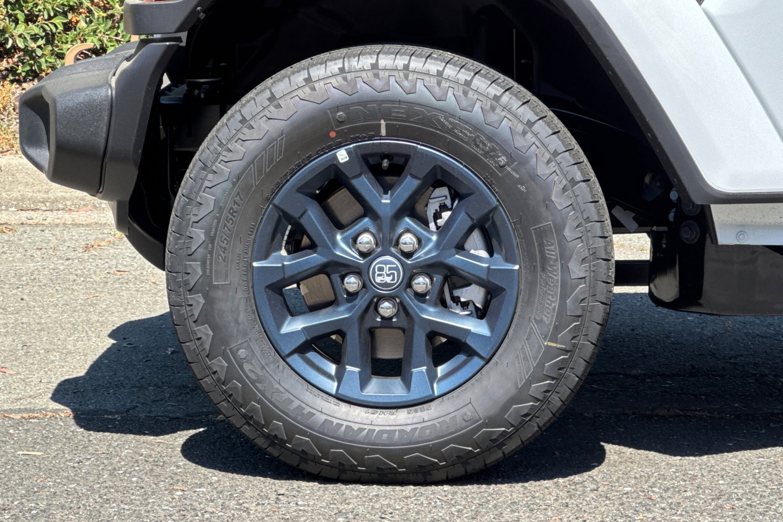 New 2026 Bright White Clear-Coat Exterior Paint Jeep 85th Anniversary Edition image 24