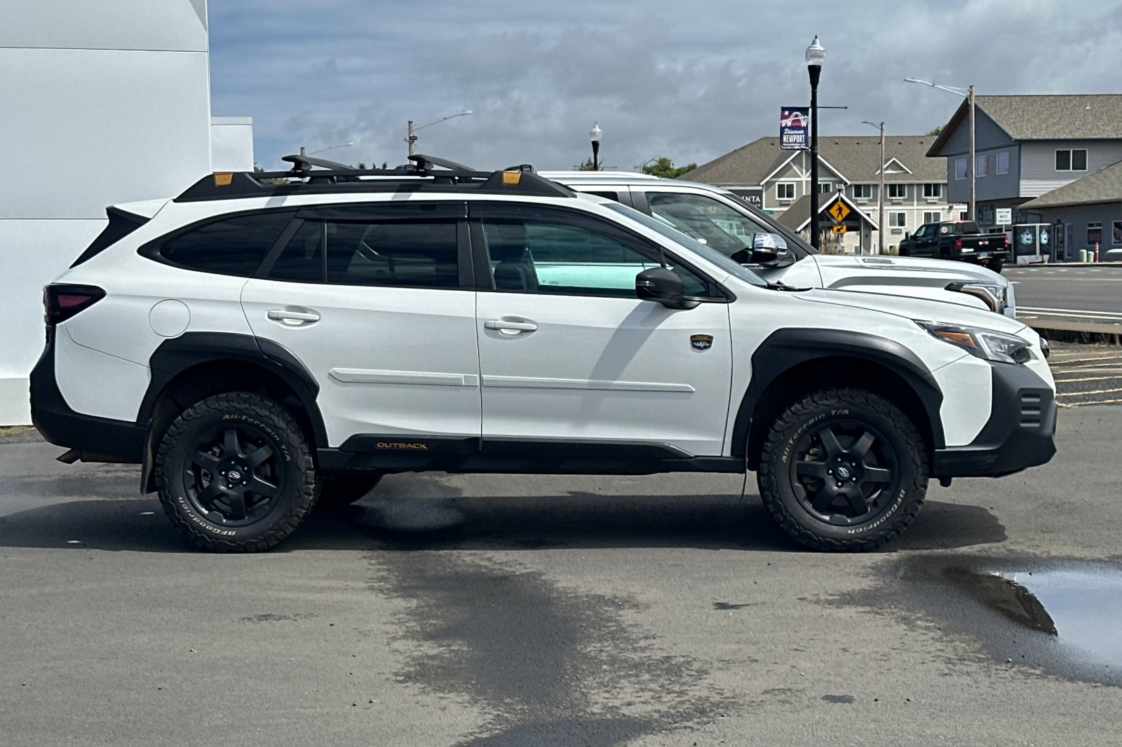Used 2023 White Subaru Wilderness image 3