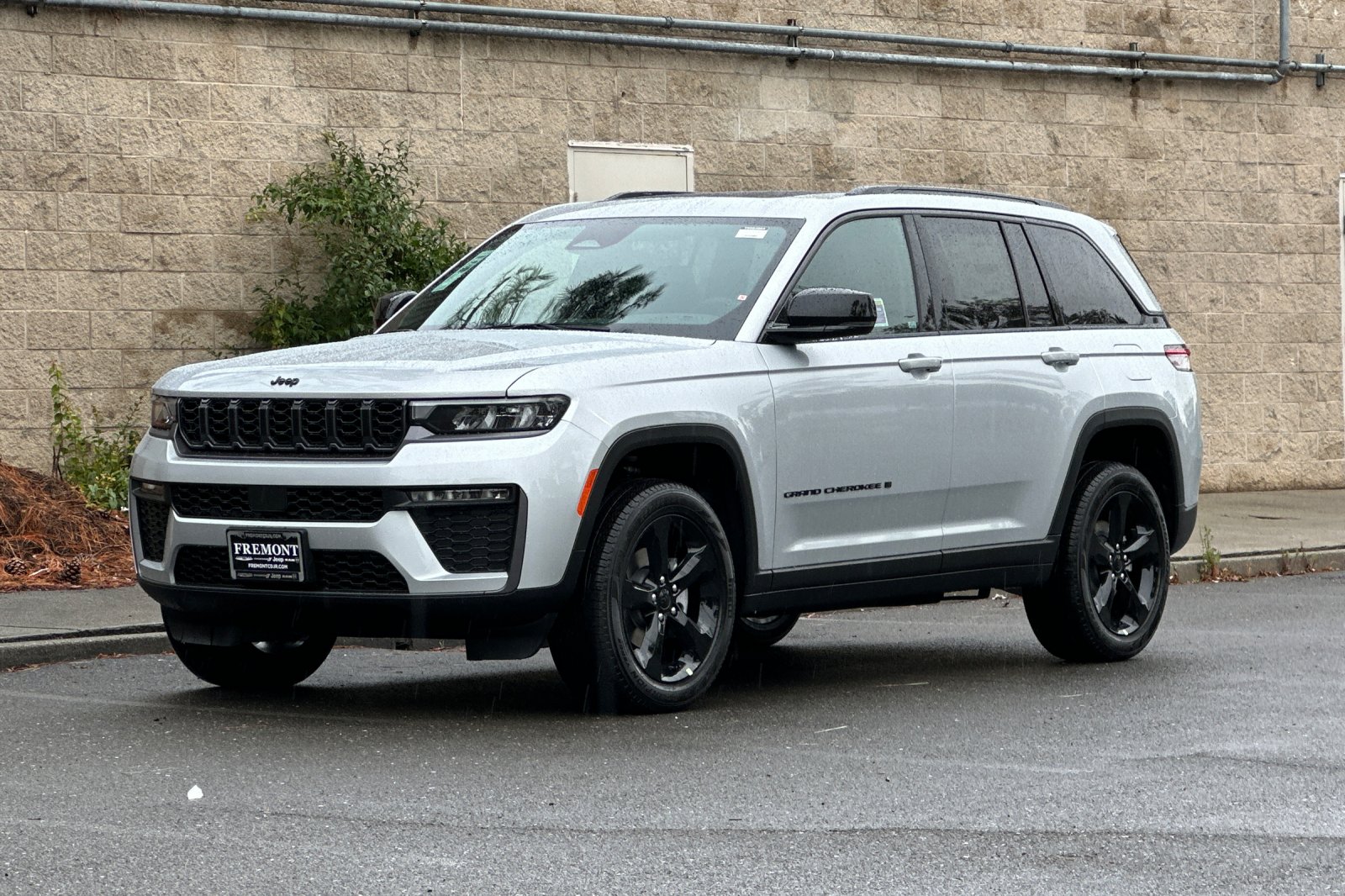 New 2026 Silver Zynith Exterior Paint Jeep Limited image 7