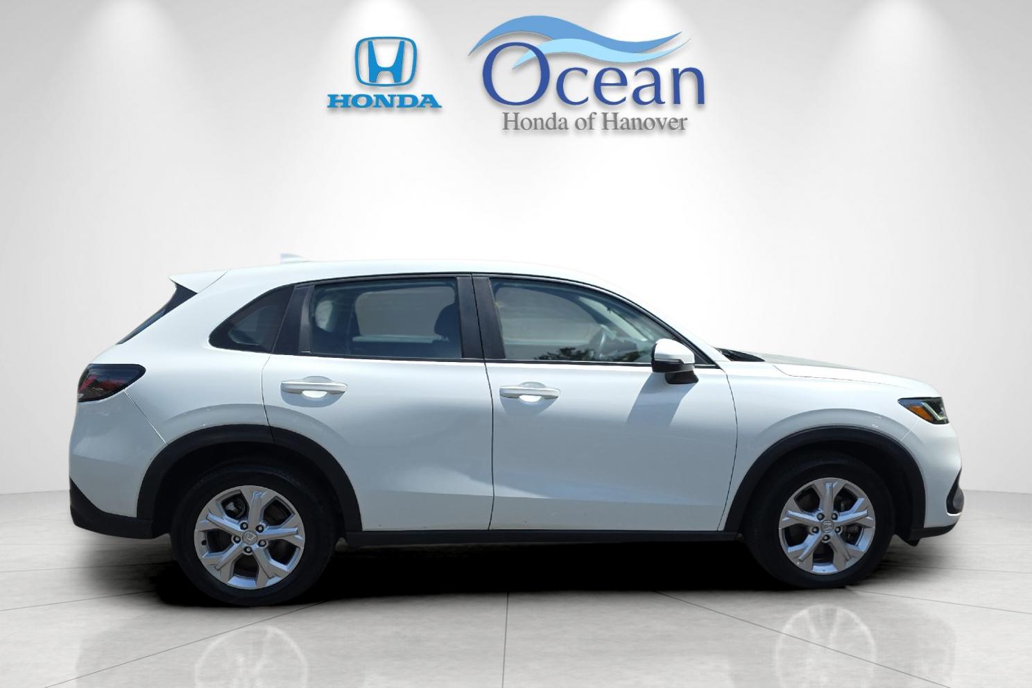 Used 2023 Platinum White Pearl Honda LX image 2
