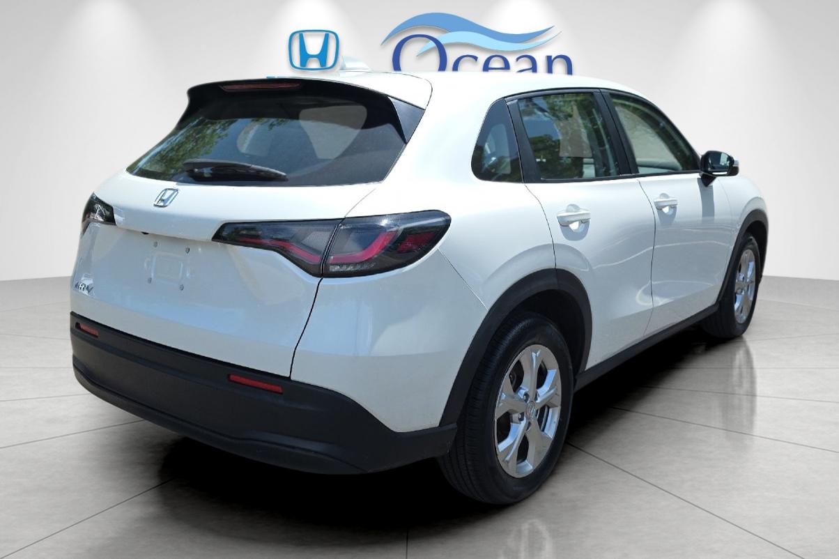 Used 2023 Platinum White Pearl Honda LX image 3