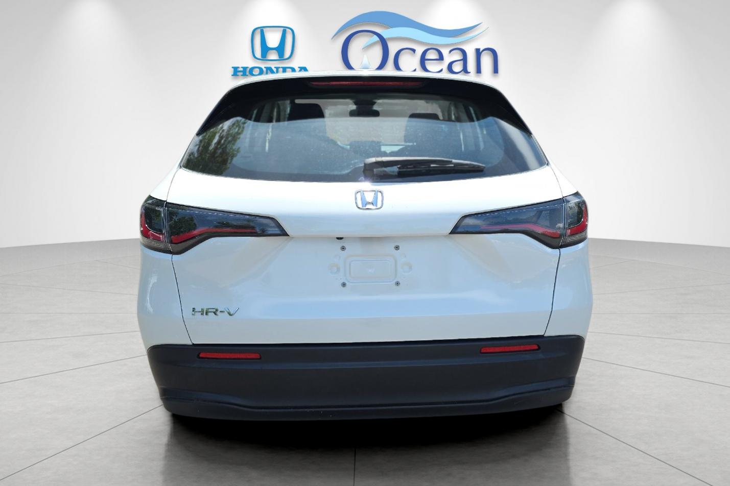 Used 2023 Platinum White Pearl Honda LX image 4