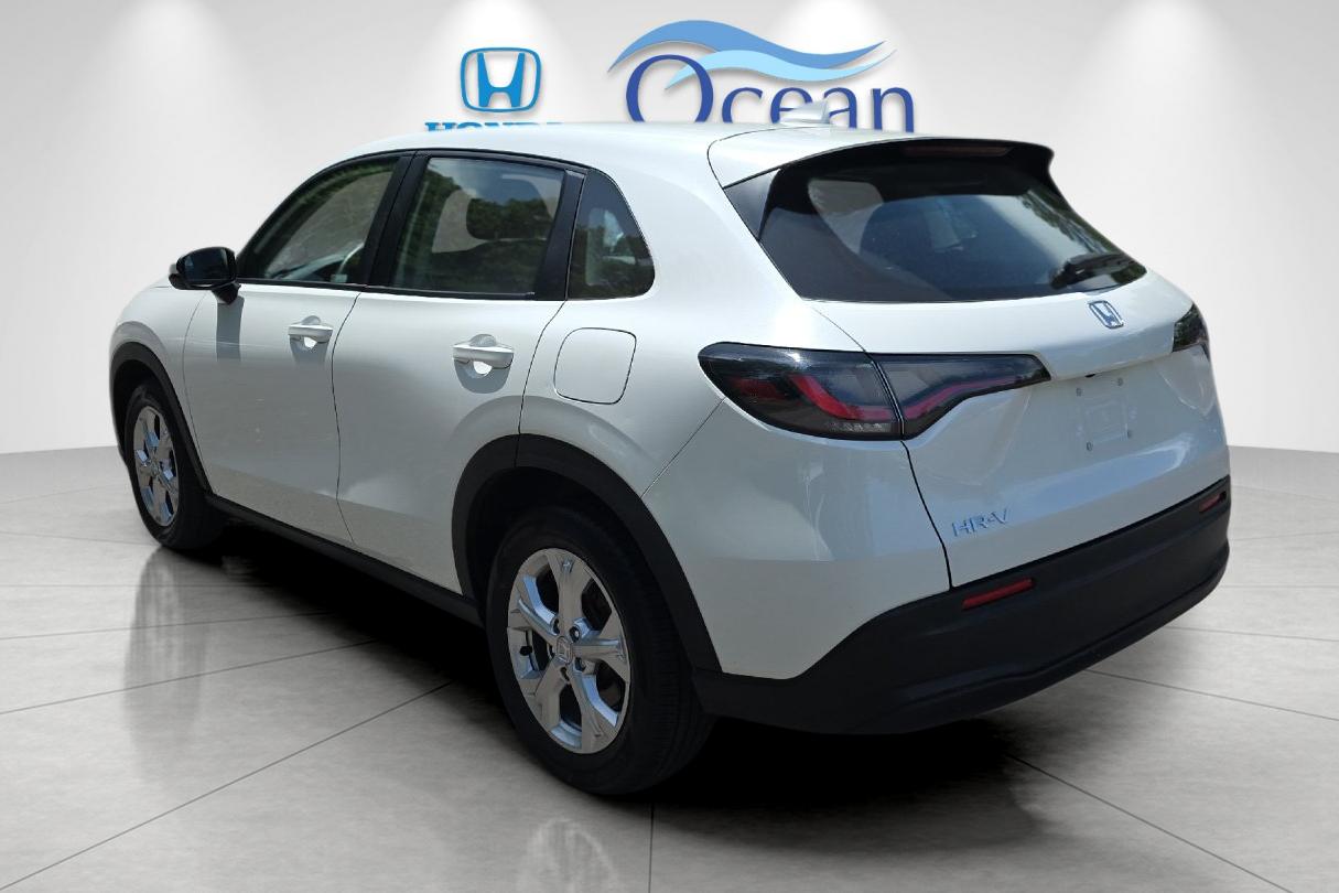 Used 2023 Platinum White Pearl Honda LX image 5