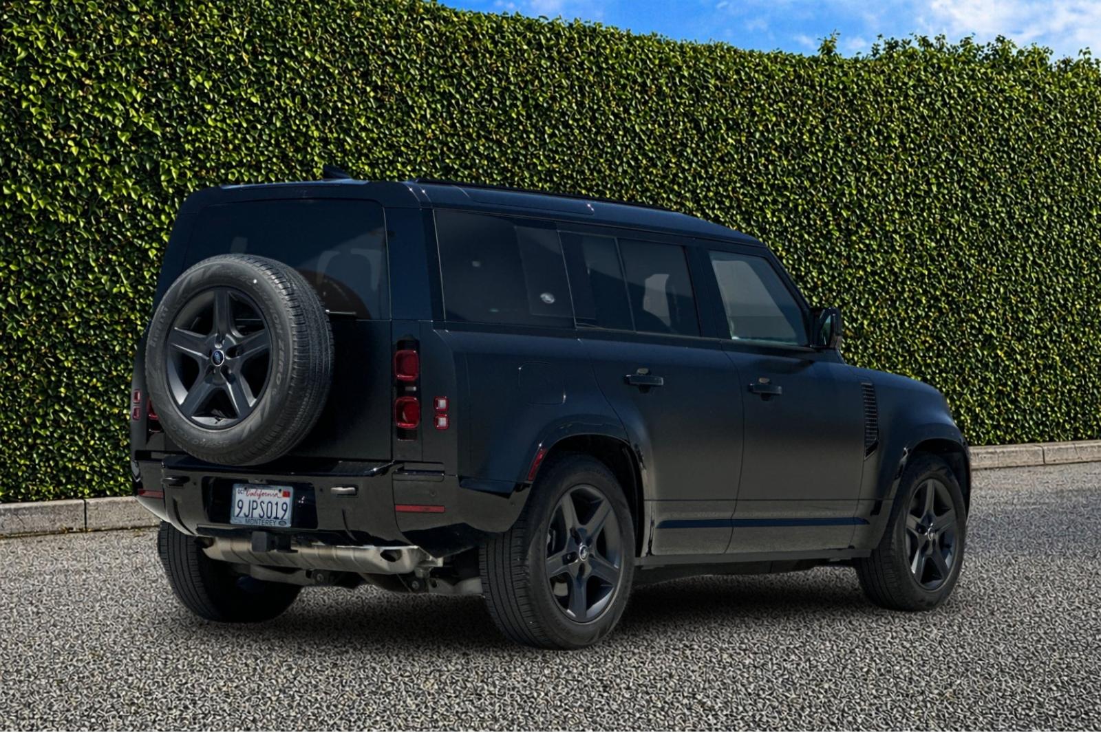 Used 2024 Black Land Rover X-Dynamic SE image 4