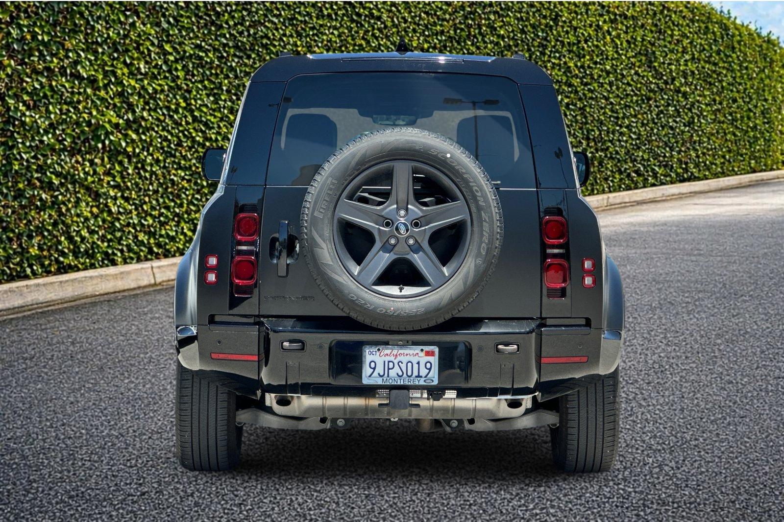Used 2024 Black Land Rover X-Dynamic SE image 5