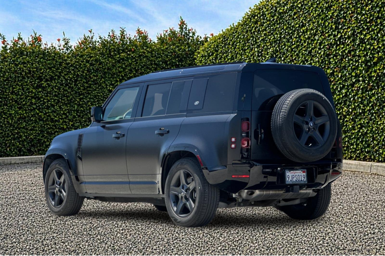 Used 2024 Black Land Rover X-Dynamic SE image 6