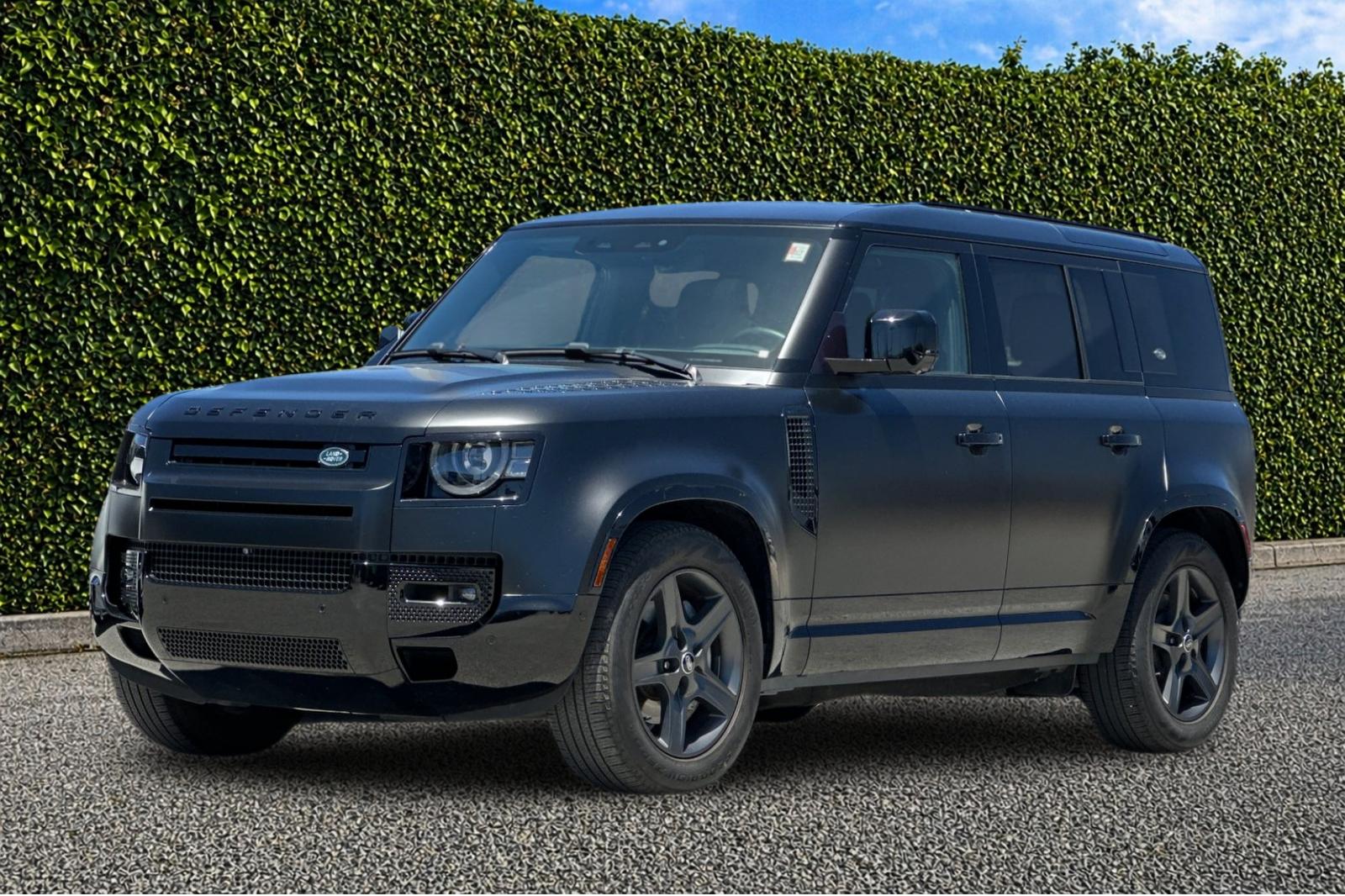 Used 2024 Black Land Rover X-Dynamic SE image 8