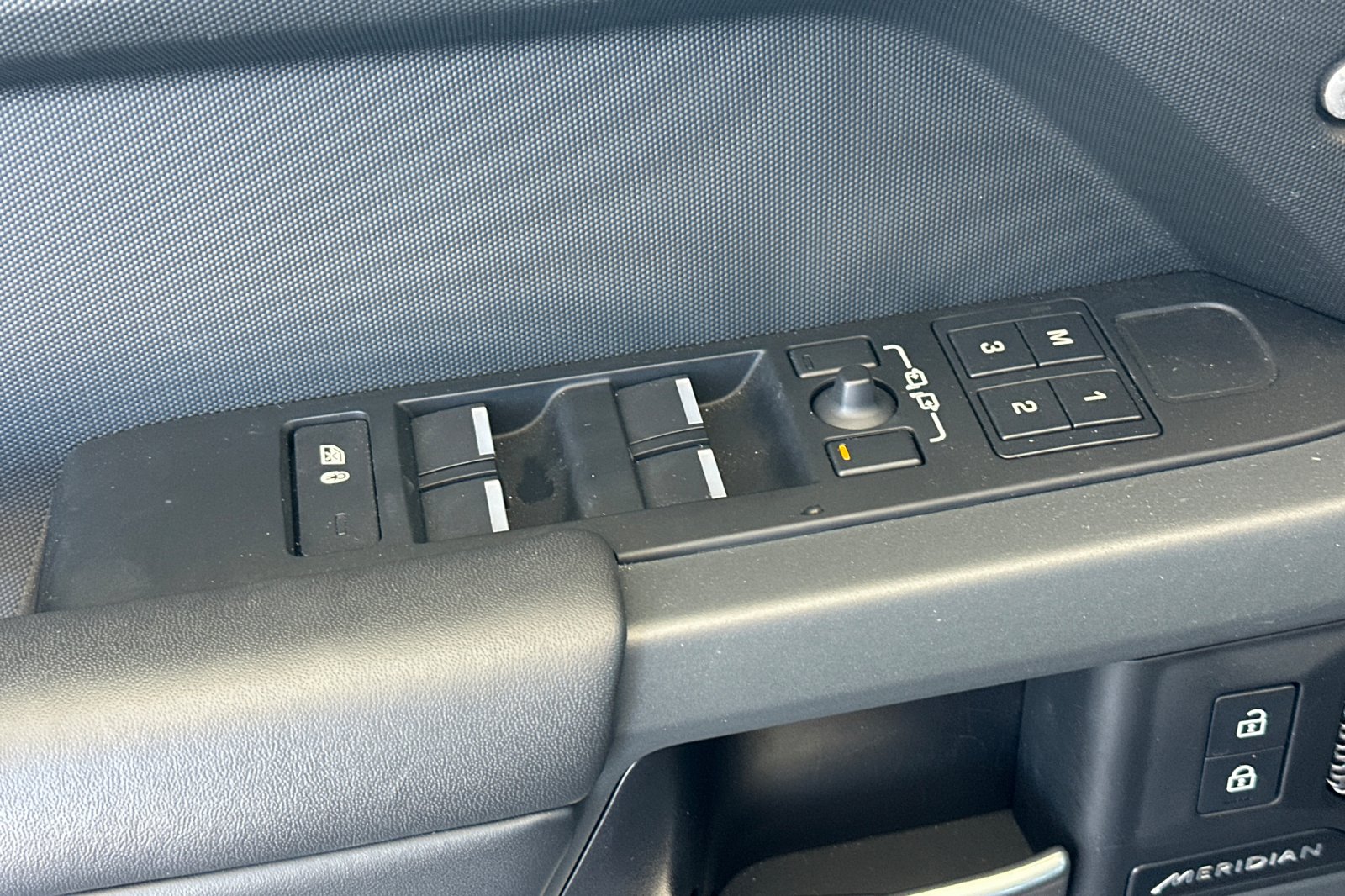 Used 2024 Black Land Rover X-Dynamic SE image 13