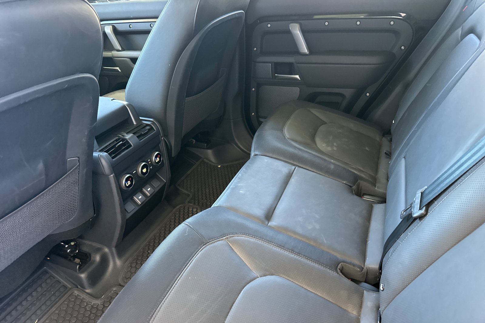 Used 2024 Black Land Rover X-Dynamic SE image 14