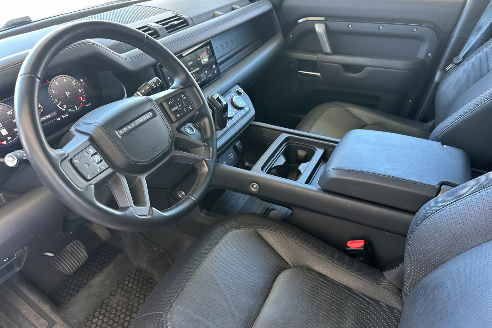 Used 2024 Black Land Rover X-Dynamic SE image 11