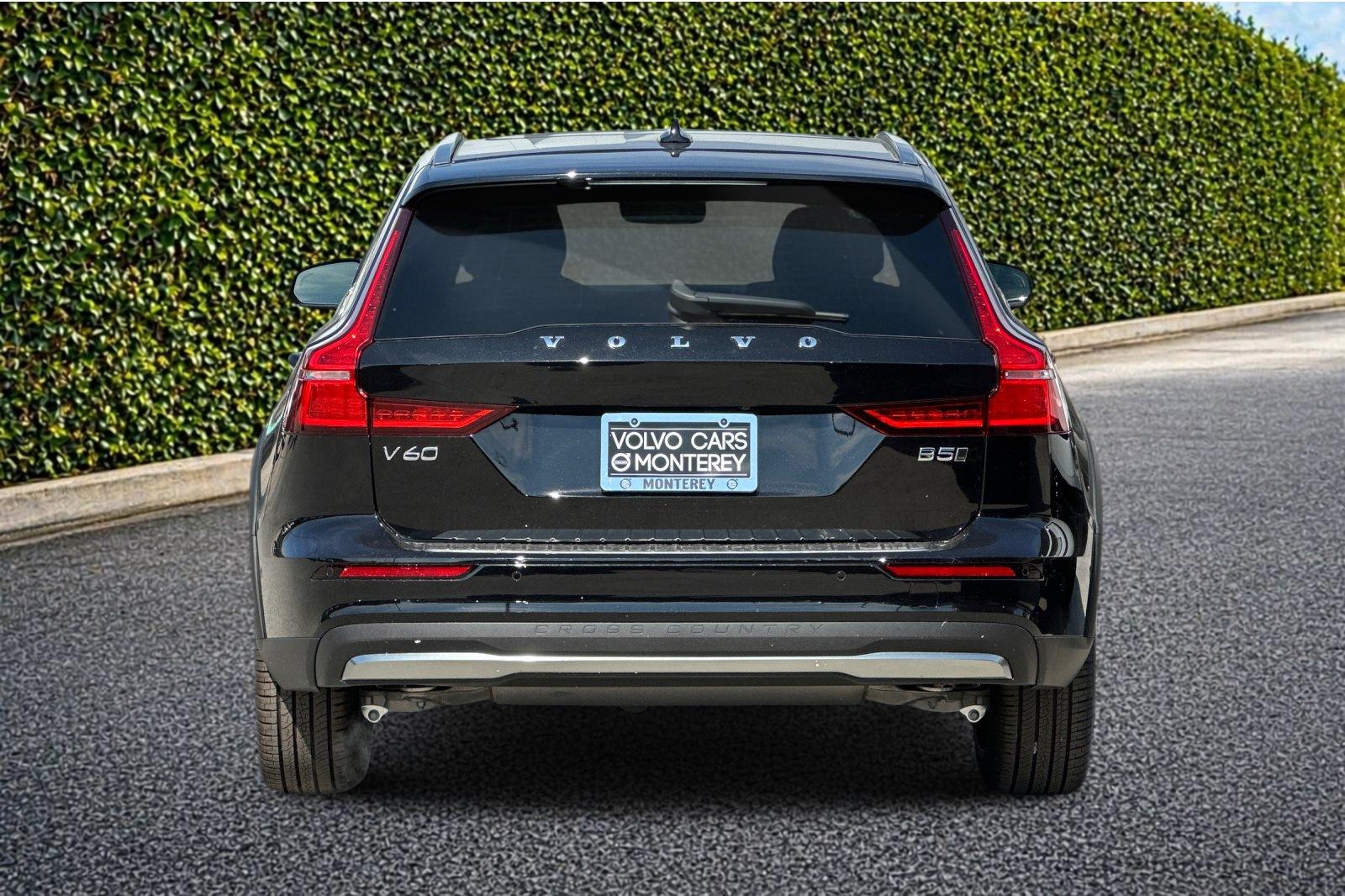 New 2026 Onyx Black Volvo Plus image 5