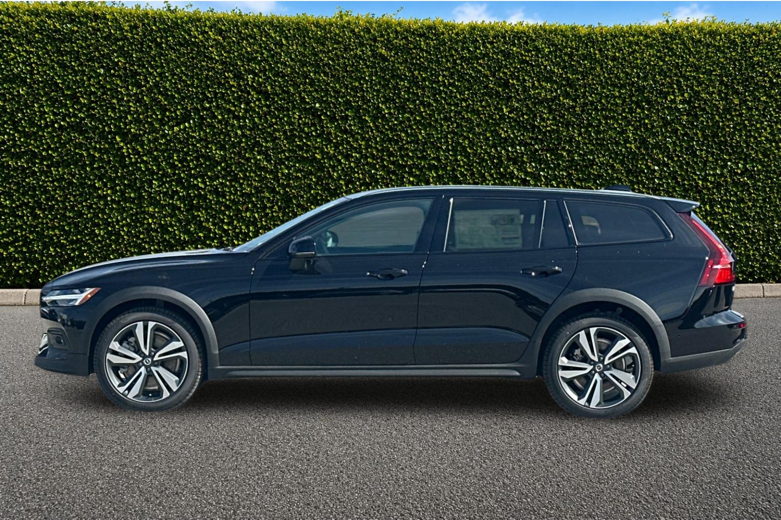 New 2026 Onyx Black Volvo Plus image 3